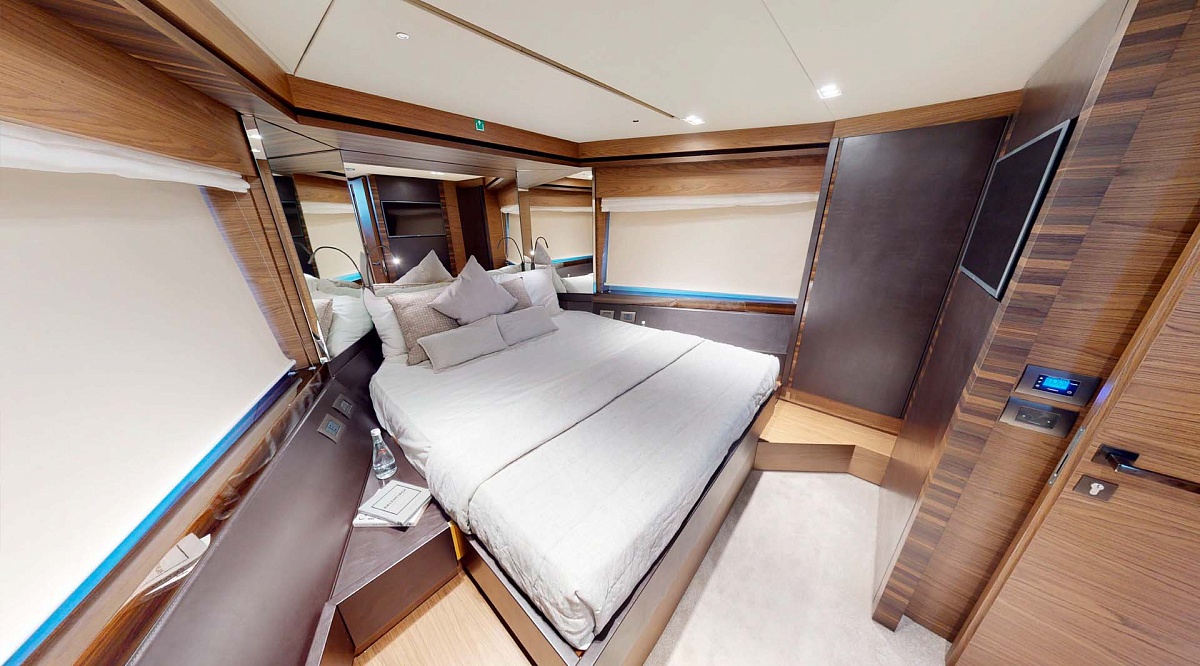 Аренда моторной яхты Ferretti 670 Bella 4 в Дубае, ОАЭ